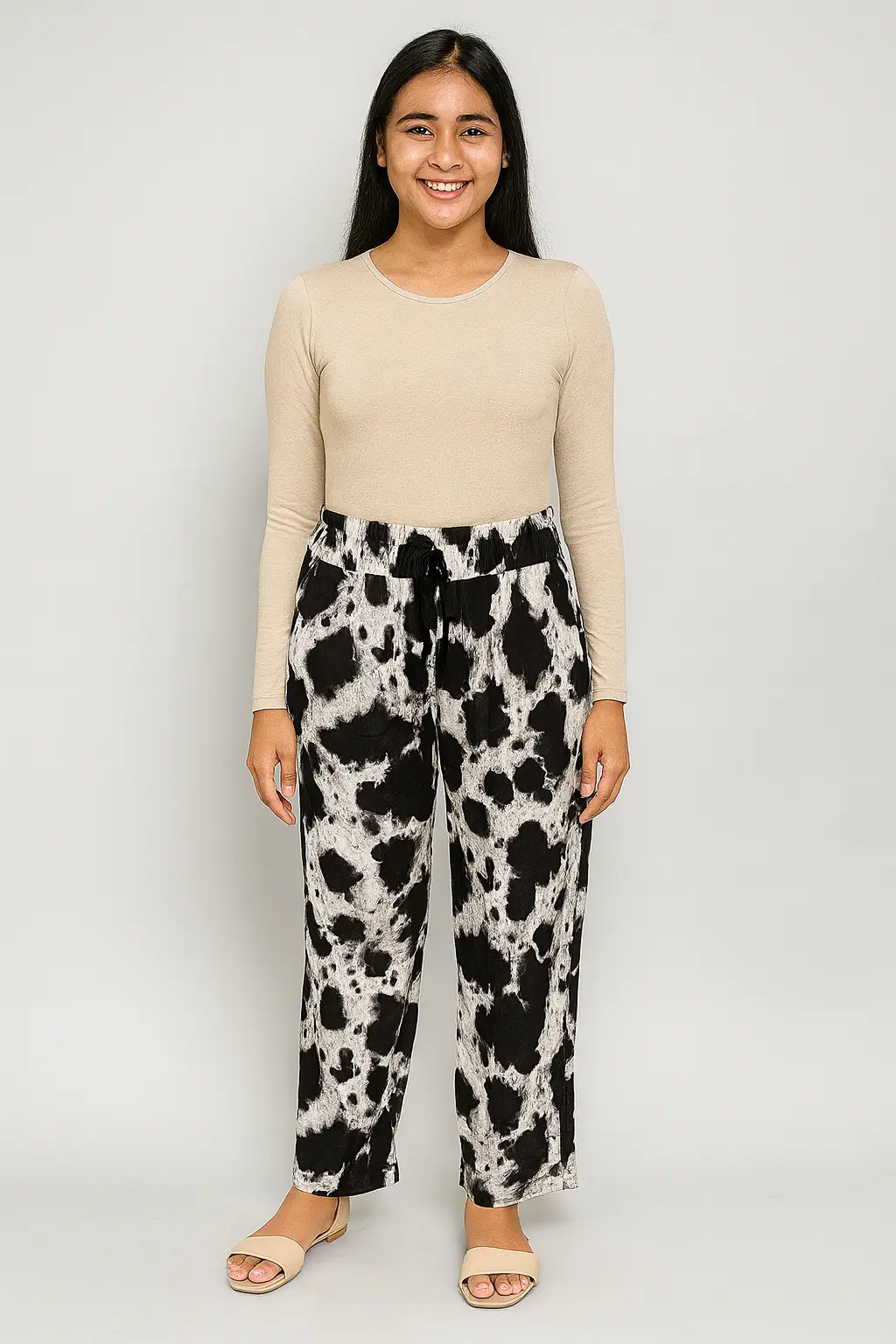Celana Santai Motif Sapi Hitam Putih